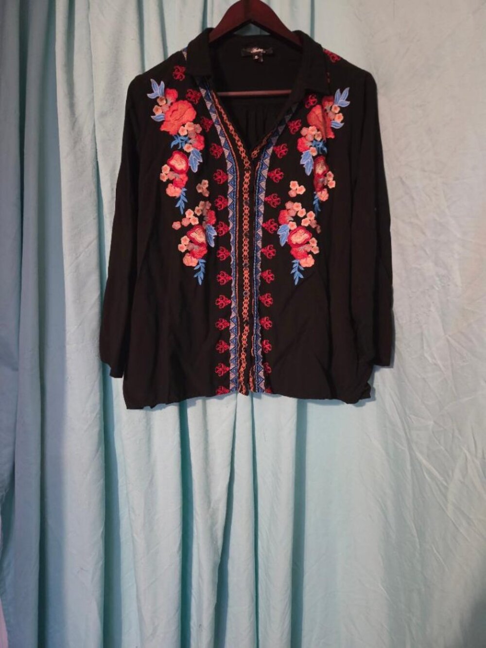 Andree by Unit Floral Embroidered Button-up Bouse 1X